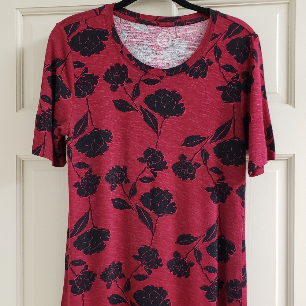 Maurices Top, Size Medium, Red and Black